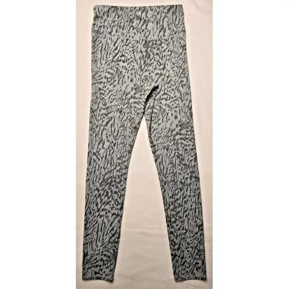 GAP Fit Studio Sky High Gray Animal Print Leggings Active Wear Women's  SZ SMALL - Picture 2 of 5